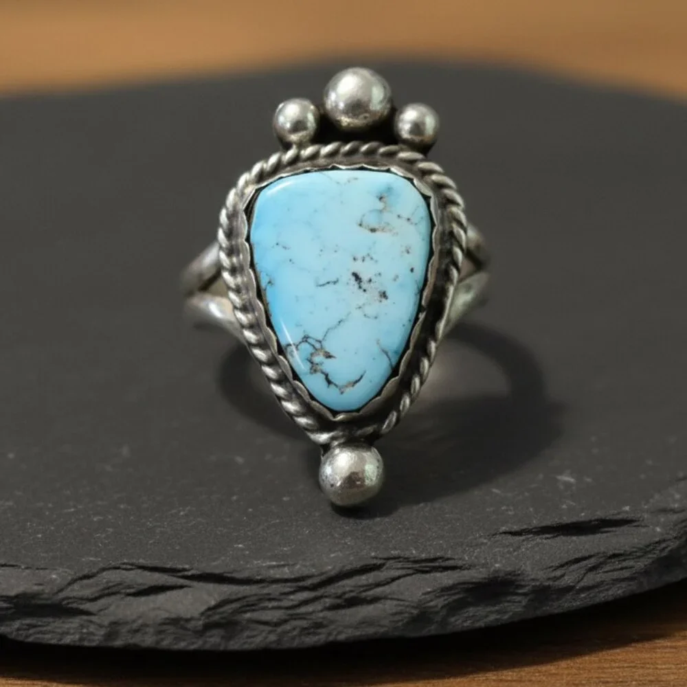 Vintage Native American Navajo sterling silver and turquoise ring